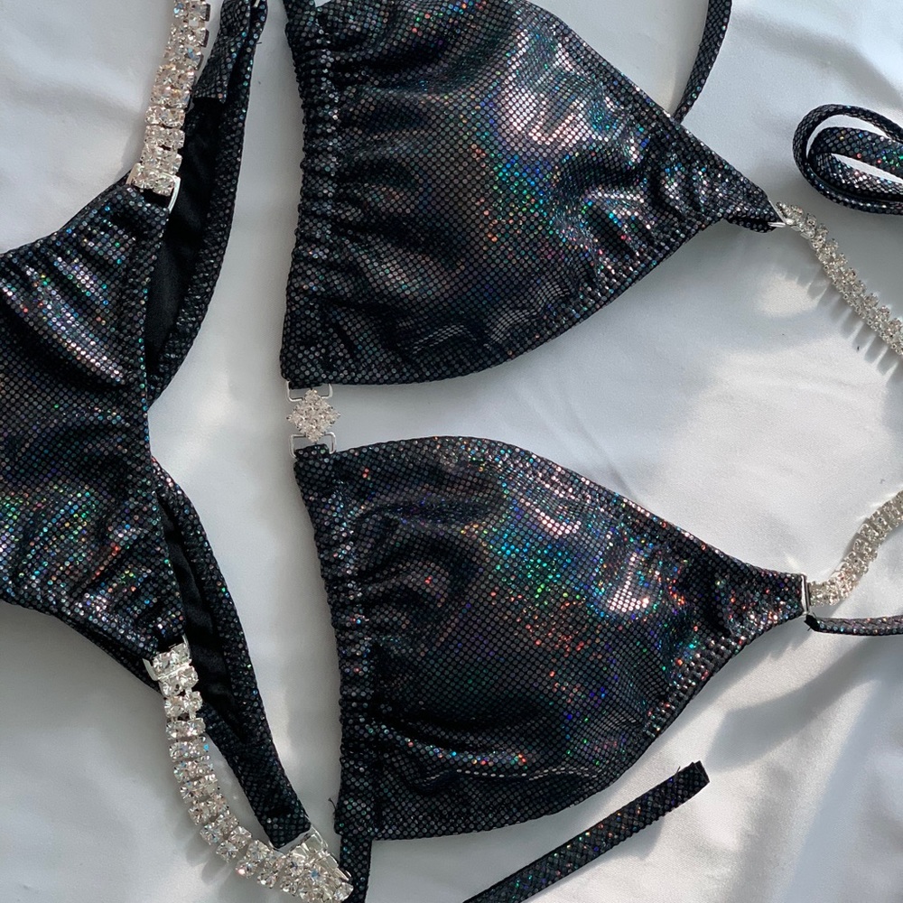 Black hologram competition bikini posing s… - Picture 3 of 8
